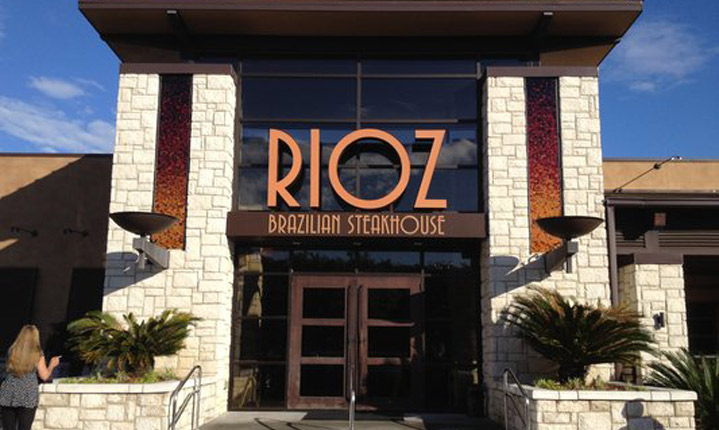 enjoy-great-food-and-drinks-at-rioz-brazilian-steakhouse-living-in